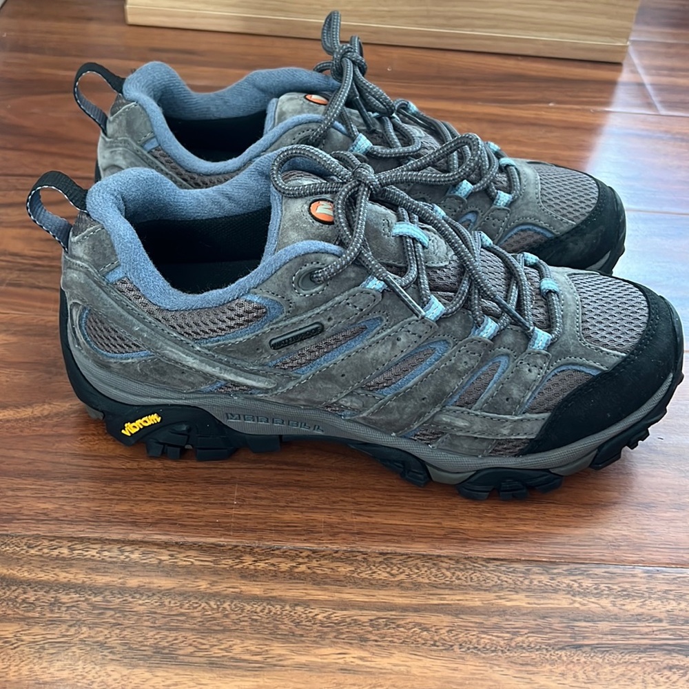 NWOT Merrell - Hiking Sneakers - Picture 4 of 7